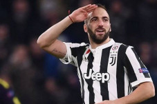 Agen Higuain Tiba di...