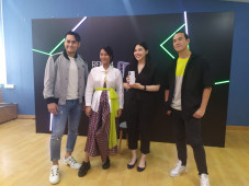 Oppo Reno4 Pro Meluncur...