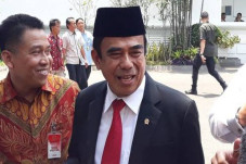 DPR Cecar Menag Soal...
