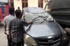 Polisi Buru Pelaku Perusakan...