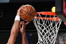 Jari Tengah Kawhi Leonard...