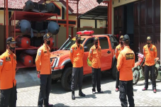 Kapal Dihantam Ombak...