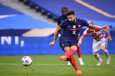 Drama Enam Gol, Prancis...