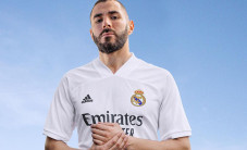 Real Madrid Pakai Jersey...