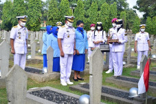 Peringati HUT ke-75...