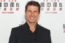 Tom Cruise Sumbang Rp10...