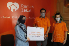 Rumah Zakat Targetkan...