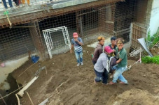 2 Pekerja Proyek Hotel...