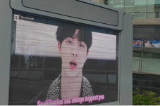 Penggemar Jin BTS Kirim...