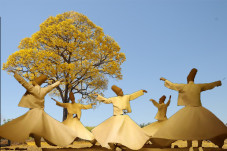 Rumi: Cinta Terbesar...