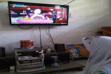 Asyiknya Lihat Risma...