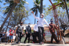 Dipasangi Kabel Bawah...