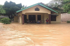 Banjir 2 Meter Rendam...
