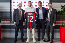 Resmi Milik Milan, Rebic:...
