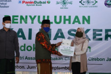Ajak Santri Pakai Masker,...