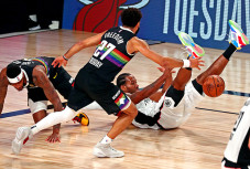Nuggets Bekuk Clippers,...