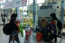 Penumpang di Pelabuhan...