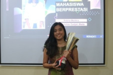 Mahasiswa FH UGM Peringkat...