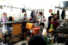 Merajut Mimpi di Lubang...