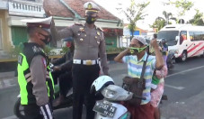 Razia di Sampang, Warga...