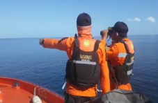Kapal Terbakar di Laut...