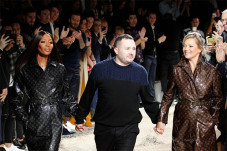 Kim Jones Gantikan Karl...
