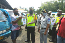 2000 Paket Sembako Dibagikan...