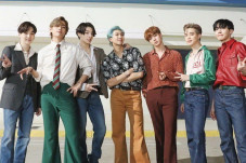 BTS Kembali Perkenalkan...