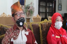 Lembaga Adat Minta Maaf,...