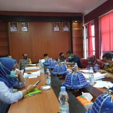 Bupati Agus Pimpin Rakor...
