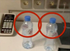 Kremlin: Botol Air di...