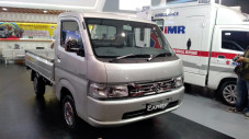 Pasar Otomotif Kusut,...