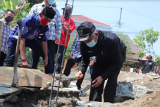 2.373 Rumah Warga di...