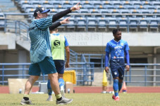 Robert Ingin Persib...