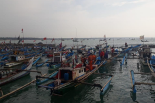 Dihantam Gelombang Tinggi,...