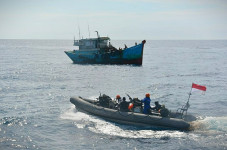 2 Kapal Ikan Vietnam...