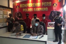 Lecehkan Gerakan Salat,...