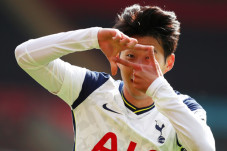 Cetak Empat Gol, Son...