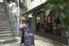 Kafe Ganja Pertama Dibuka...