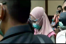 Pinangki Tukar Uang...