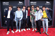 BTS Empat Tahun Beruntun Masuk...