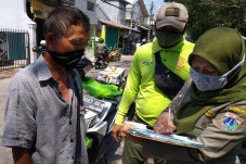 Empat Lansia Terjaring...