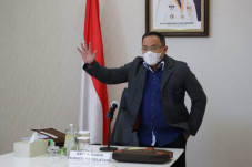 Bupati Dodi Reza Instruksikan...