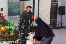 Warga Cianjur Sambut...