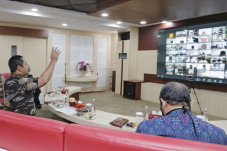 Pemkot Semarang Berikan...