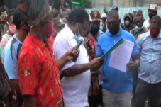 Warga Papua Demo Desak...