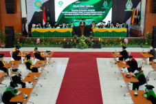 7.329 Mahasiswa Baru...