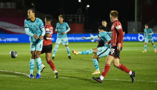 Debut Diogo Jota Warnai...