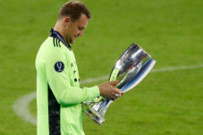 Rakitic Sebut Neuer...