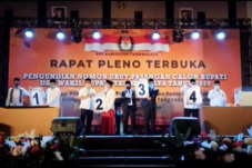 4 Paslon Pilkada Kabupaten...